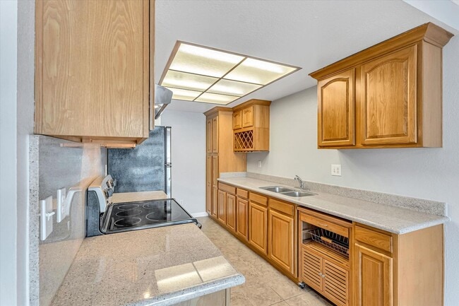 Building Photo - 3145 Shofner Pl