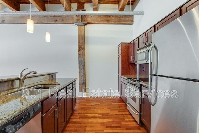 Building Photo - 420 S Front St