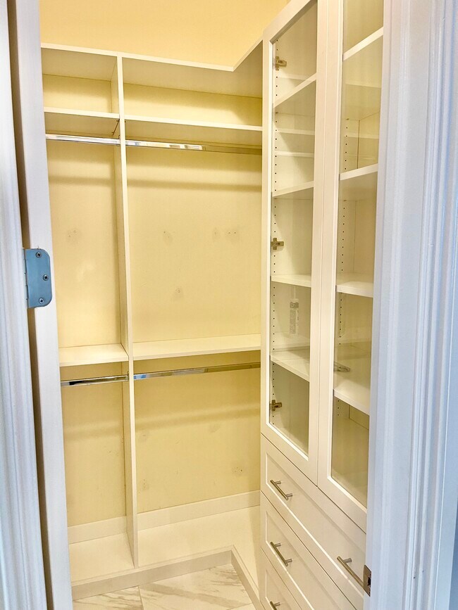 Building Photo - 1410 Vía Milanese