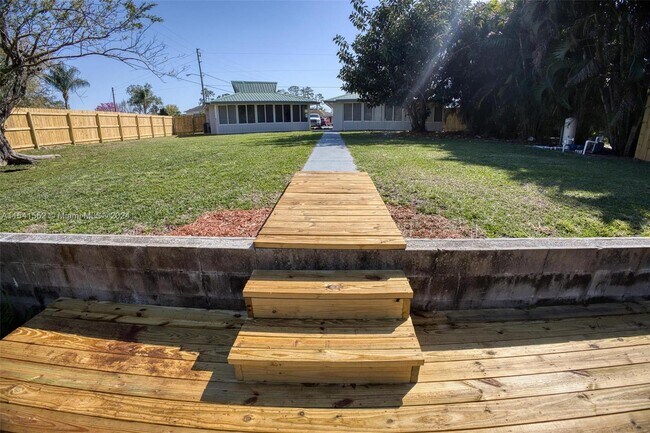 Building Photo - 101 Jasmine Ct