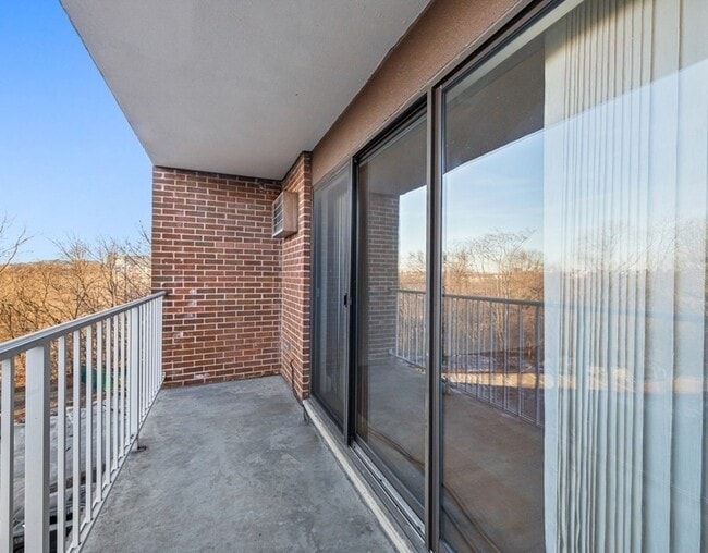 Building Photo - 151 Coolidge Ave