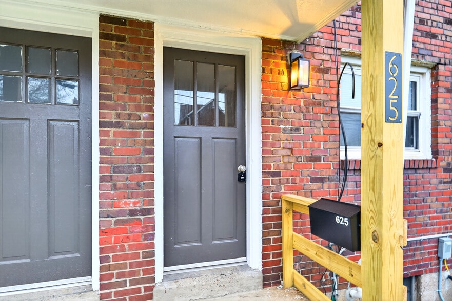 Building Photo - 627 2nd St