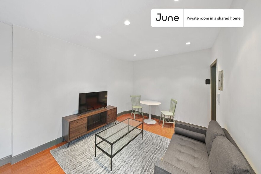 Building Photo - Room in Shared 2 bed/1 bath home in East Harlem
