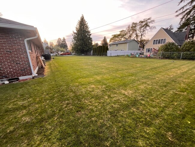 Building Photo - 8901 Lawndale Ave SW