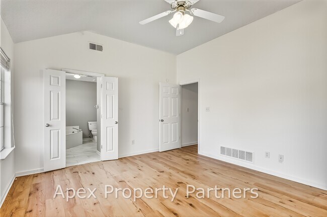 Building Photo - 9860 Southern Oak Way