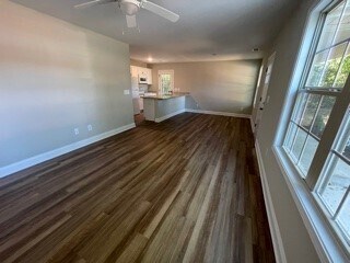 Building Photo - 2048 Rice St