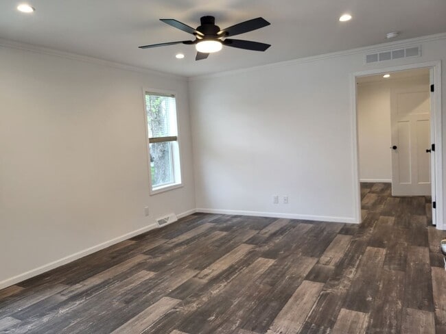 Building Photo - 1149 Bayside Rd