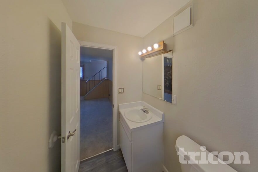 Building Photo - 3310 Red Onion Cir