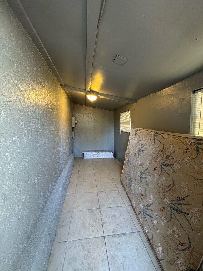 Building Photo - 3402 9th Ave W