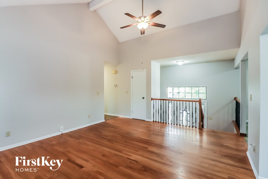 Building Photo - 616 Park Ave