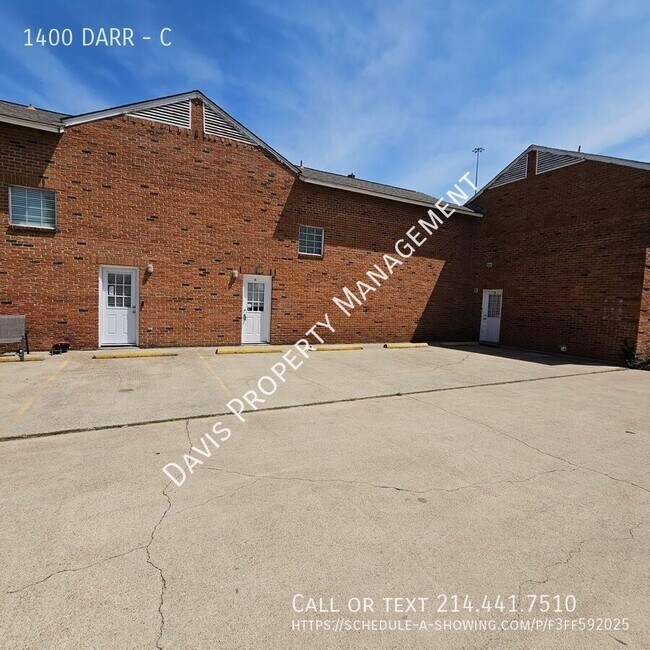 Building Photo - 1400 DARR-C