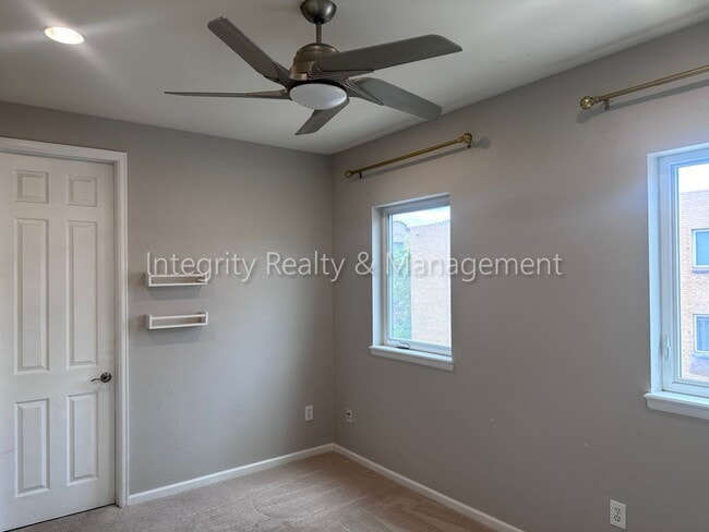 Building Photo - 5 Bed/4 Bath, 2,553 Sqft -1259 N Washingto...