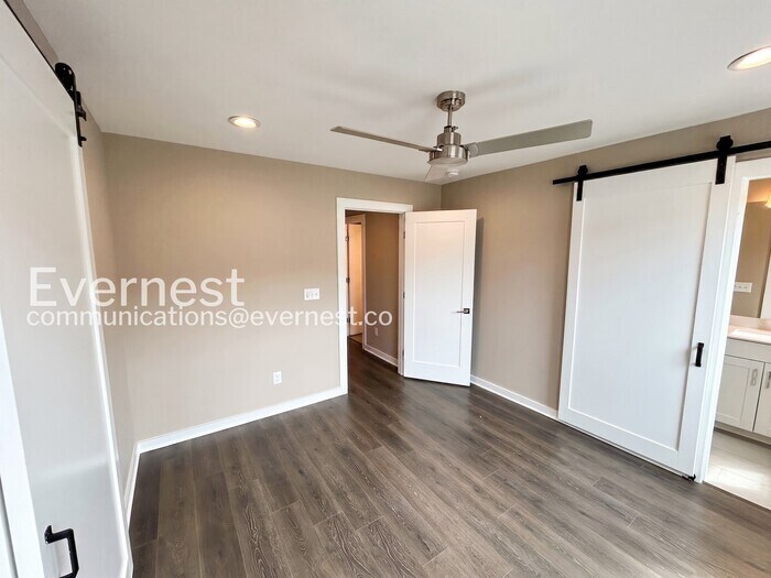 Building Photo - 207 Jeffries Wy