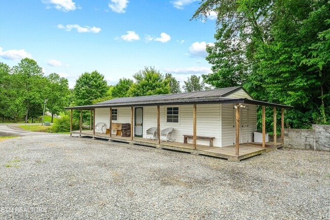 Building Photo - 519 Country Oaks Dr