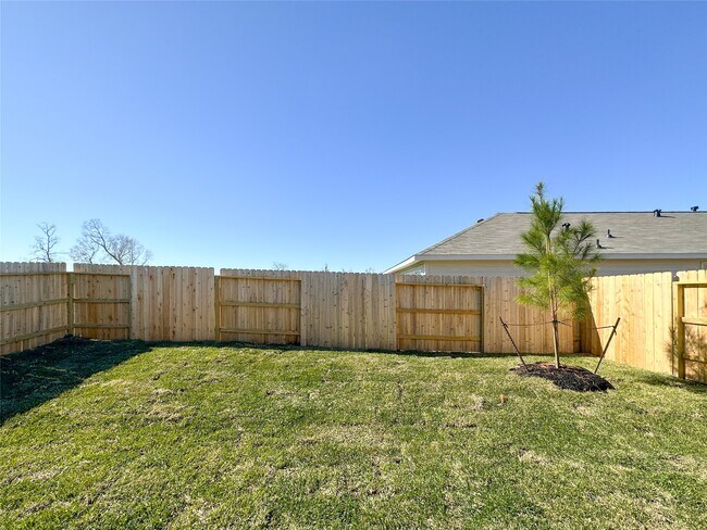 Building Photo - 1444 Las Cuevas Dr