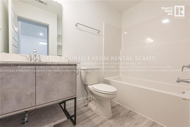 Building Photo - 911 Reading RR Ln