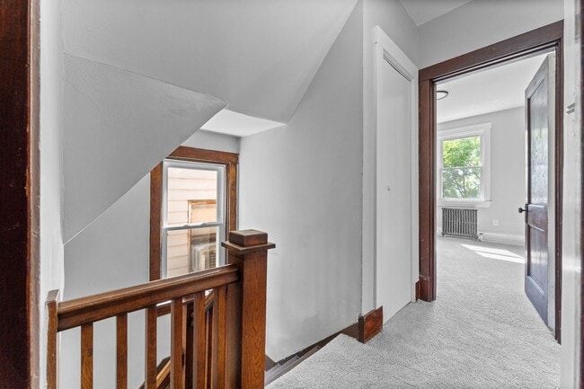 Building Photo - Beautiful 5 Bedroom, 2 Bathroom in Mt.Lebanon- Original Hardwood Floors and Garage