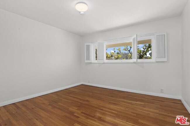 Building Photo - 3200 S Sepulveda Blvd