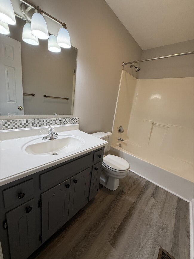 Building Photo - 117 Brightwood Cir
