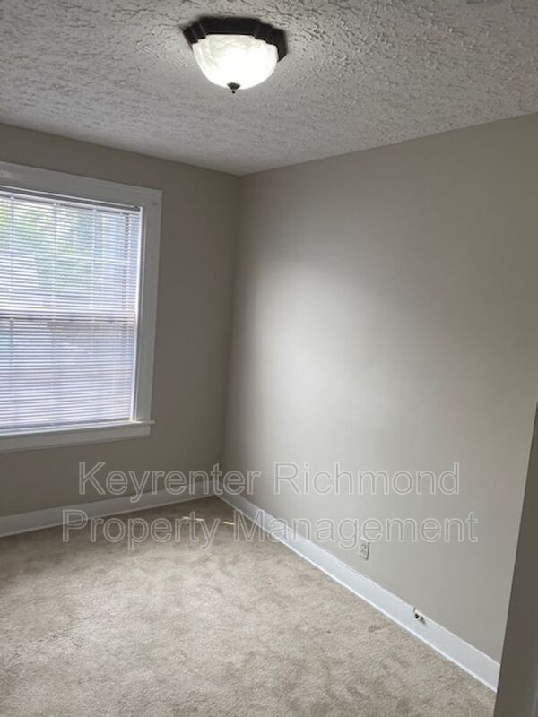Building Photo - 210 N Stafford Ave
