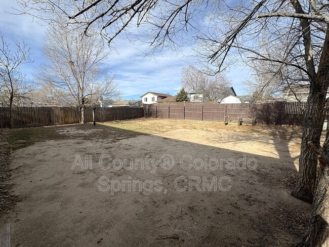 Building Photo - 6680 Parkridge Ct