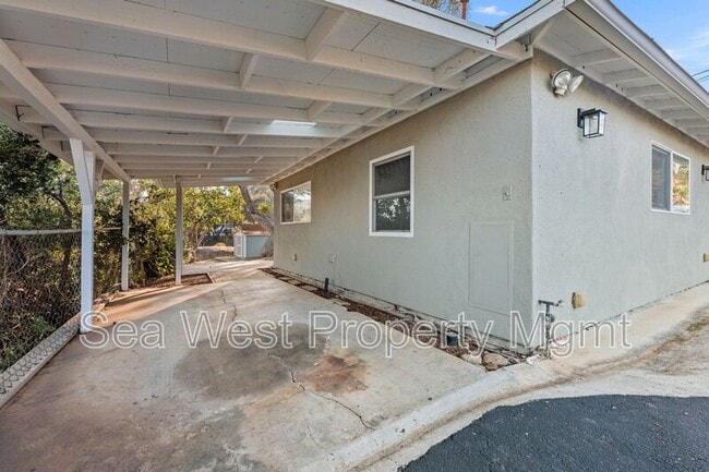 Building Photo - 3267 Bernardo Ln