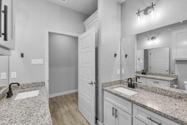 Building Photo - 15417 Palmira Ave
