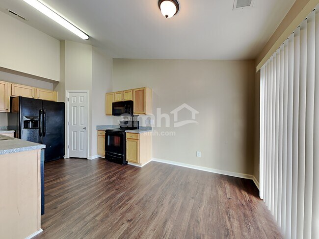 Building Photo - 926 Wolf Pack Way