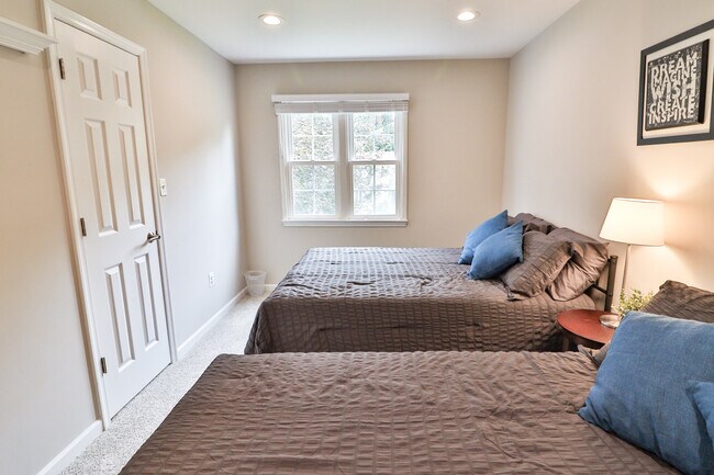Building Photo - 9633 Cinnamon Creek Dr