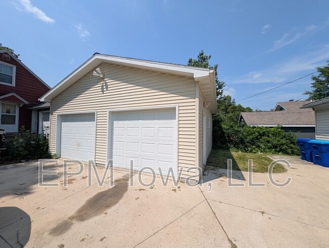 Building Photo - 313 4th Ave SW