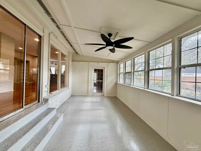 Building Photo - 205 Fairpoint Dr