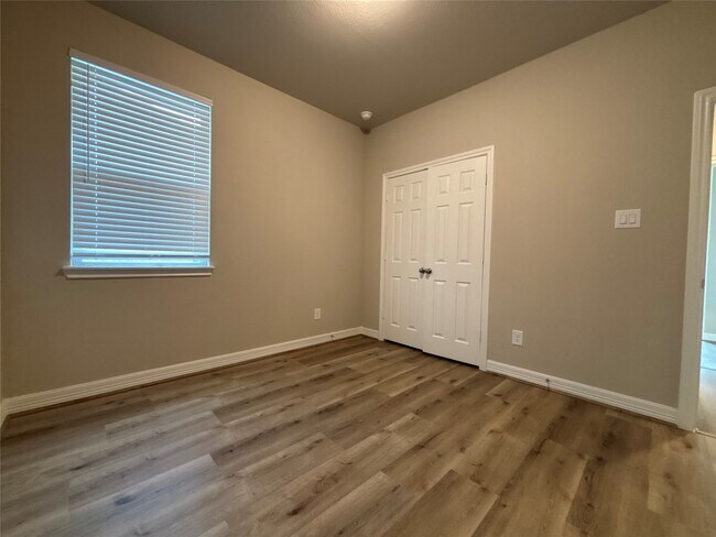 Building Photo - 2913 Clf Rdg Ln