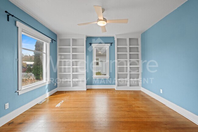 Building Photo - 3 Bedroom , 1 Bath