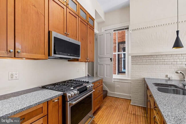 Building Photo - 2444 Eutaw Pl