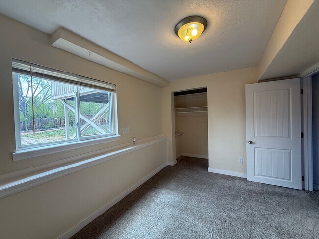 Building Photo - Updated 3 Bedroom Home with Mountain Views Close to Ft. Carson