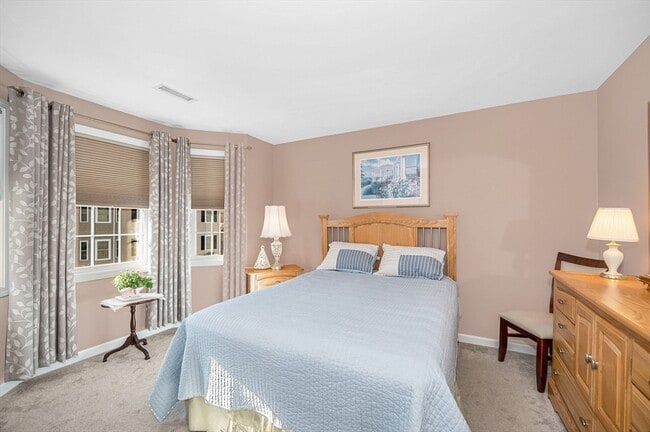 Building Photo - 262 Littleton Rd