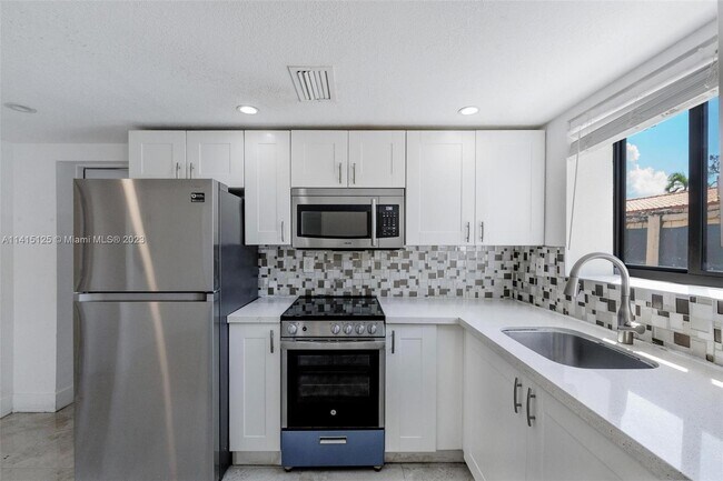Building Photo - 3010 SW 25th St