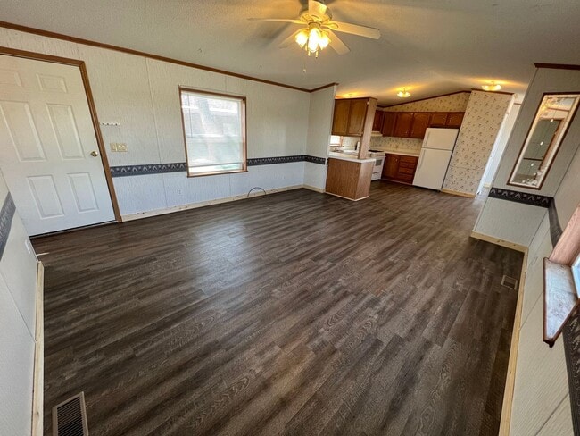Building Photo - 2 Bedroom 2 Bath Updated Mobile Home in Cliffview Mobile Home Park. Very well kept-up area.