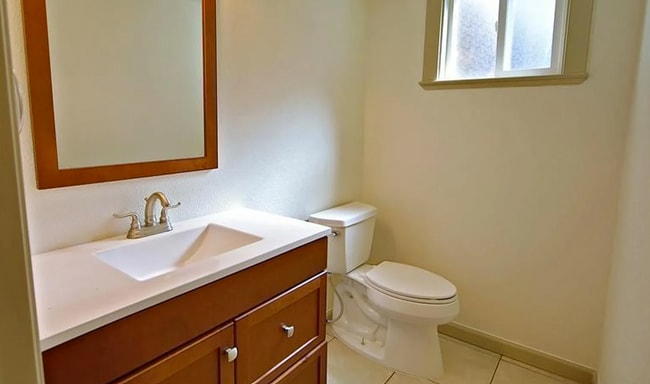 Building Photo - Fall Rental 4-bedroom, 1.5-bathroom