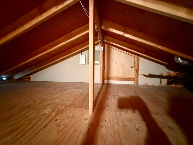 Building Photo - 411 Hiller St