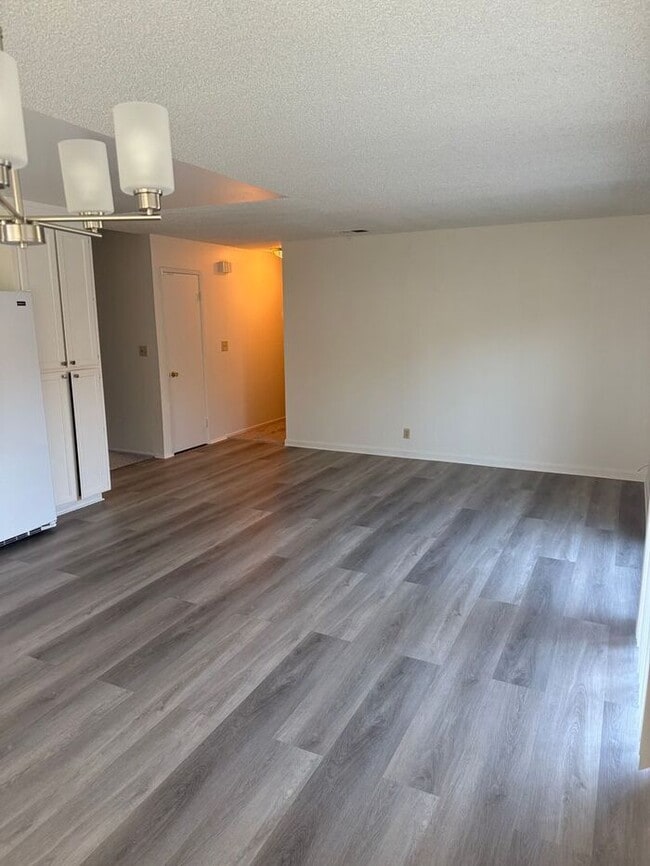 Building Photo - Charming 3-bedroom, 2-bathroom