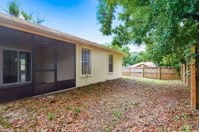 Building Photo - Single Family Home in Lake St George