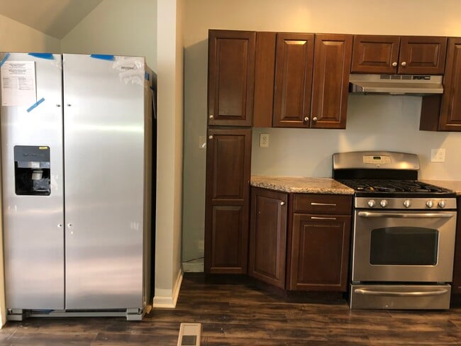 Building Photo - 1014 W 19th St