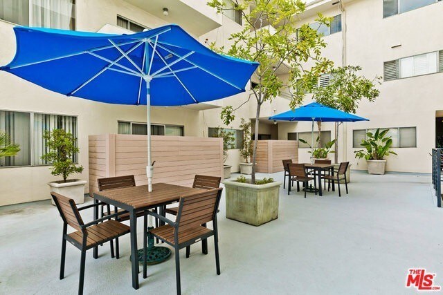 Patio - 1250 N Kings Rd