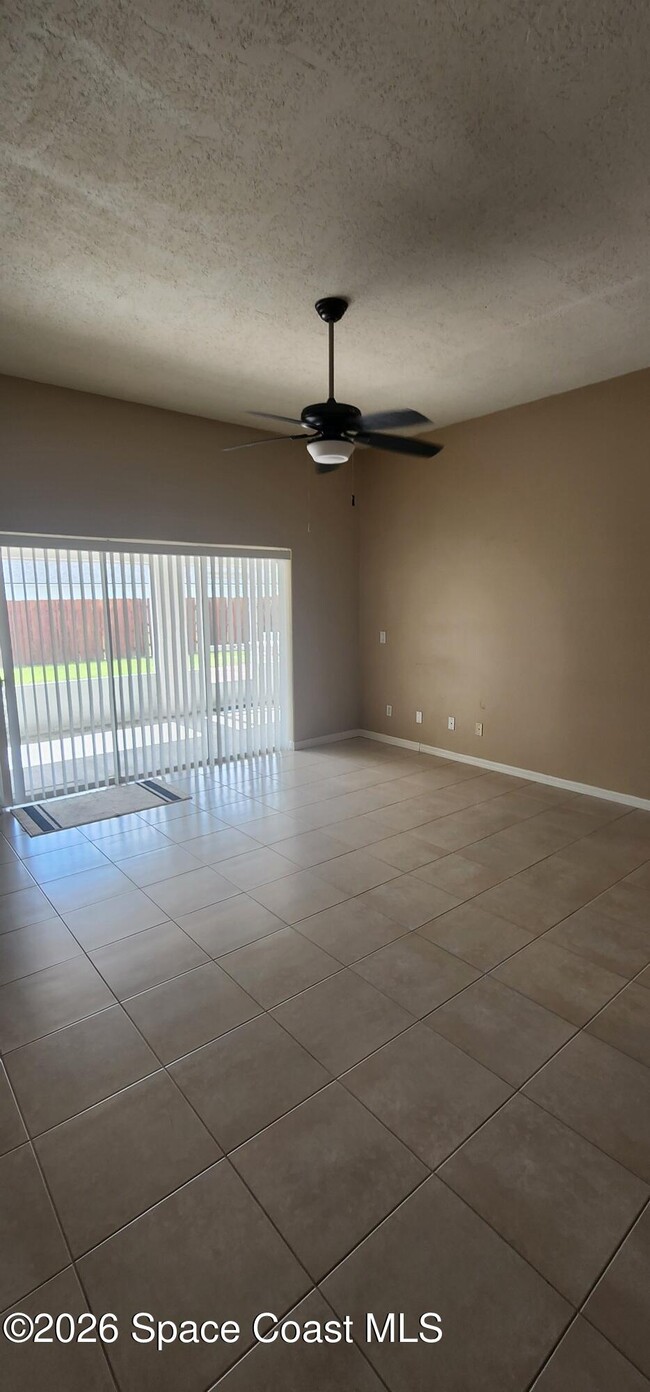 Building Photo - 3800 Sunbeam Ct