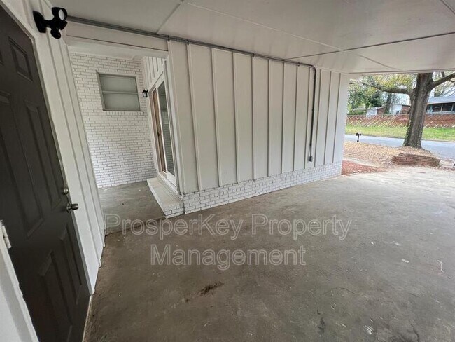 Building Photo - 1 Esquiline Ct