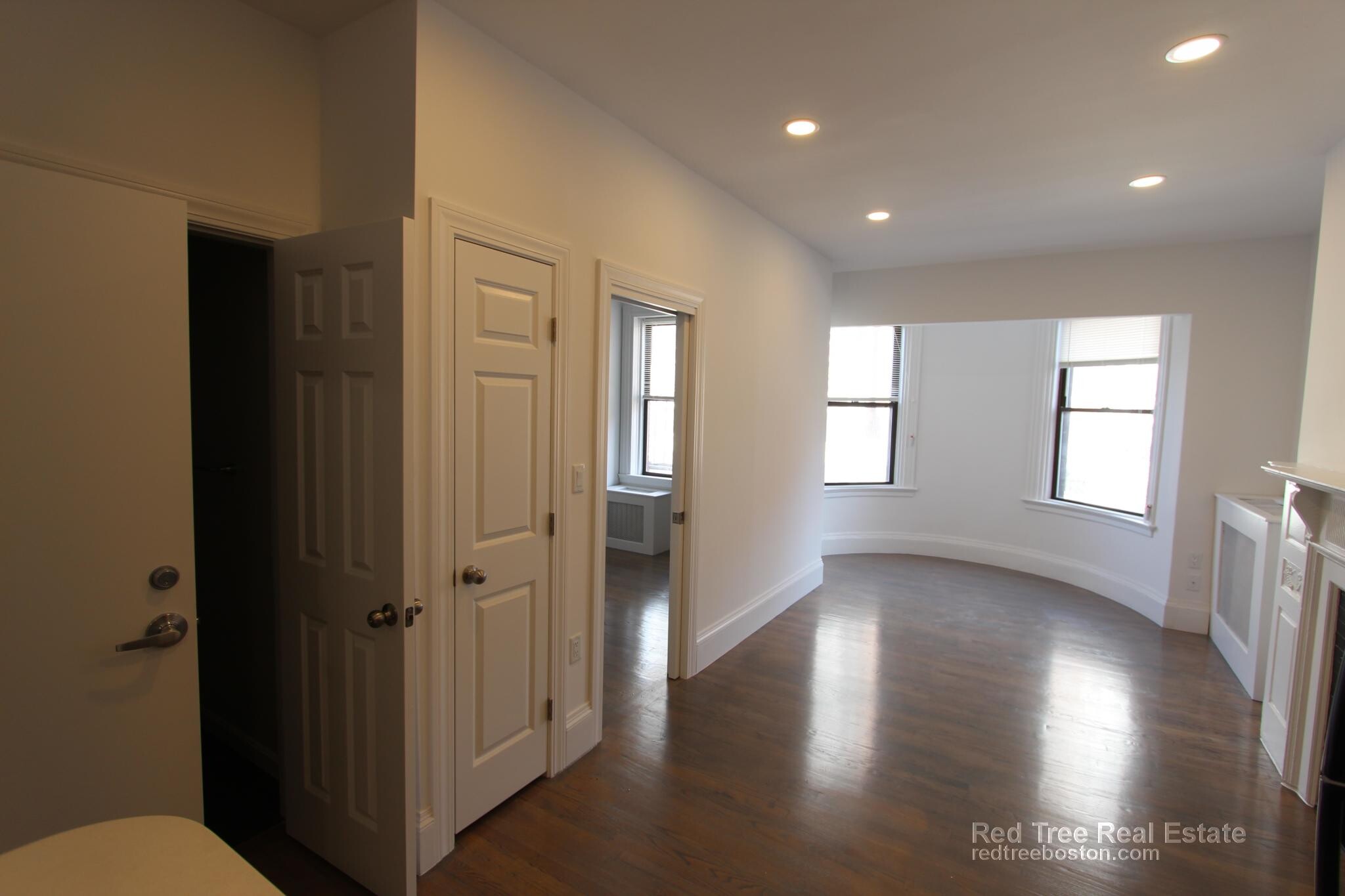 Building Photo - 503 Beacon St