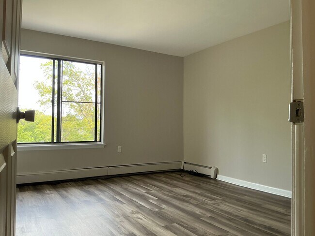 Building Photo - 2315 Cromwell Hills Dr