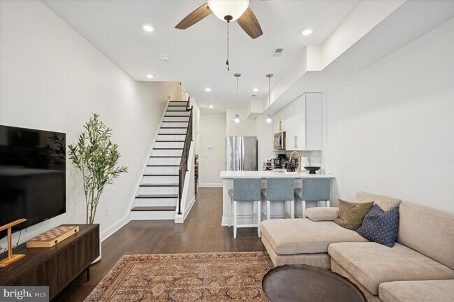 Building Photo - 3958 Mt Vernon St