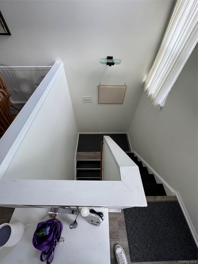 Building Photo - 17 The Knolls